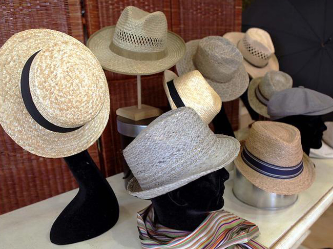 Vente de chapeaux imperméables